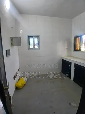 4chbre Villa dans Avec, Cocody à Louer