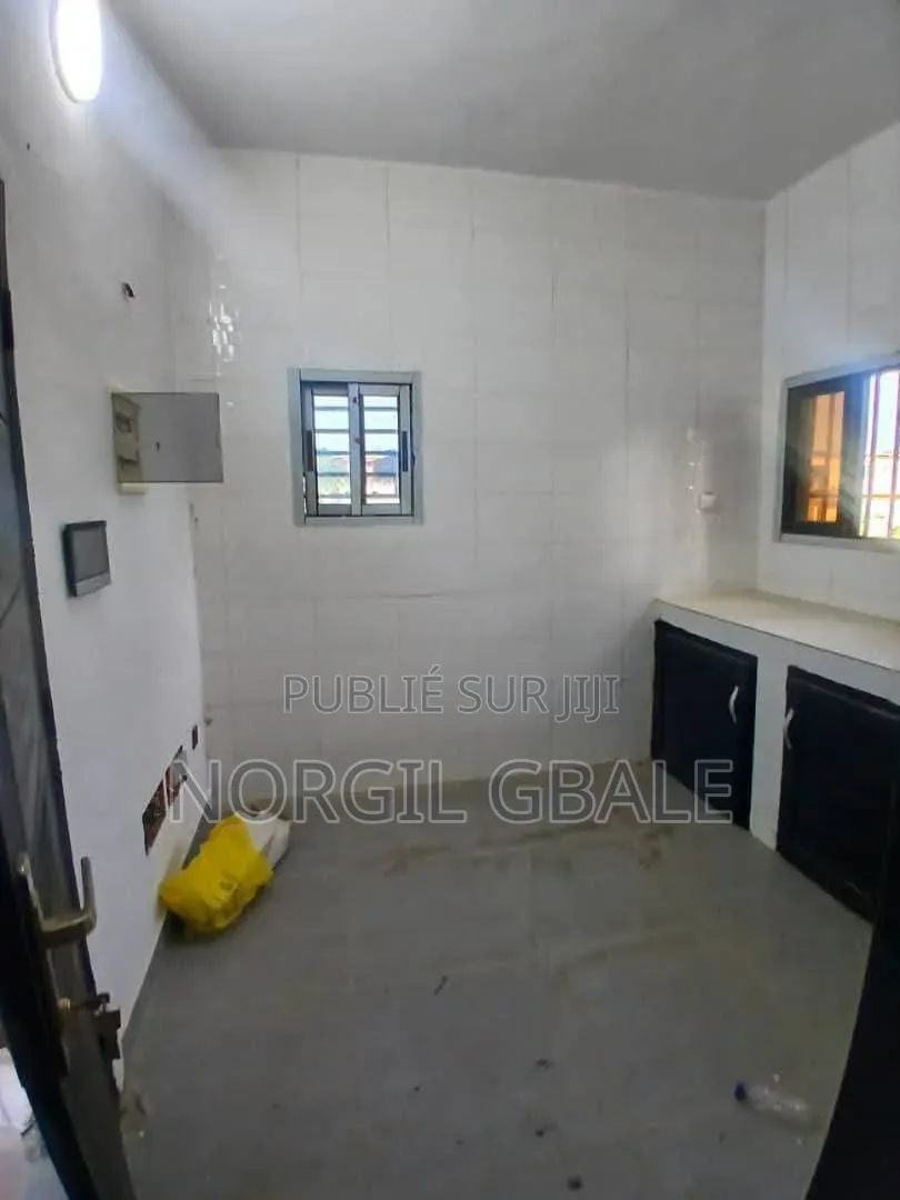 4chbre Villa dans Avec, Cocody à Louer