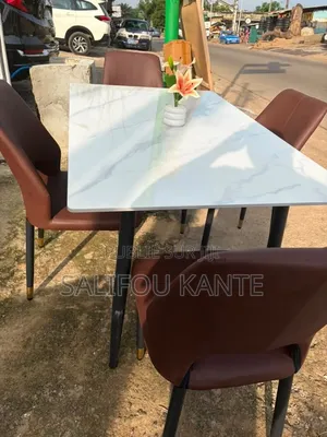 Table À Manger