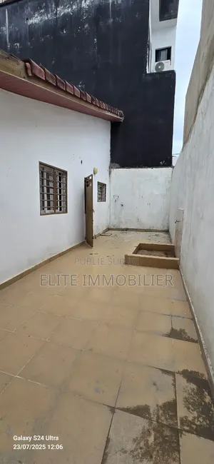 3chbre Villa dans Modeste, Grand-Bassam à Vendre