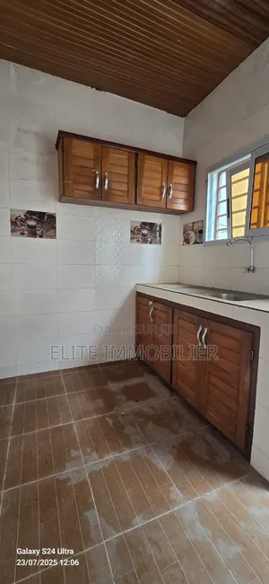 3chbre Villa dans Modeste, Grand-Bassam à Vendre