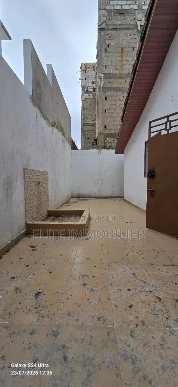 3chbre Villa dans Modeste, Grand-Bassam à Vendre