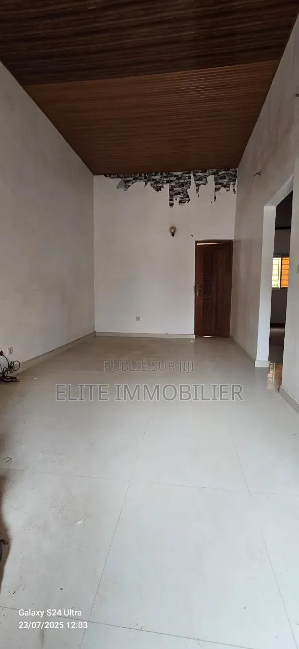 3chbre Villa dans Modeste, Grand-Bassam à Vendre
