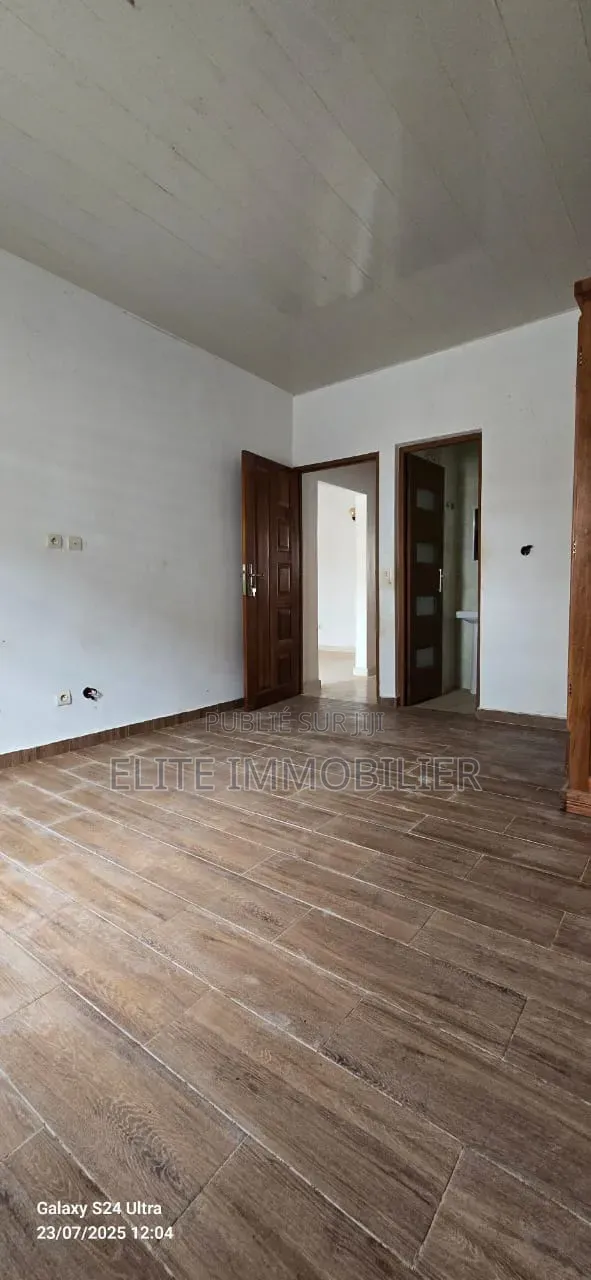 3chbre Villa dans Modeste, Grand-Bassam à Vendre