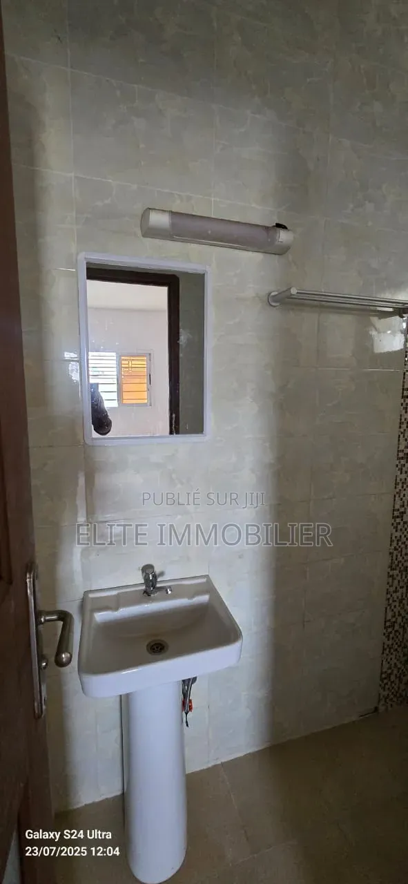 3chbre Villa dans Modeste, Grand-Bassam à Vendre