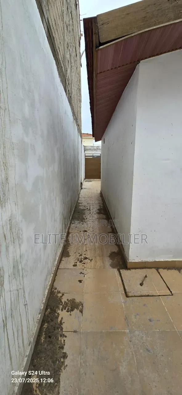 3chbre Villa dans Modeste, Grand-Bassam à Vendre