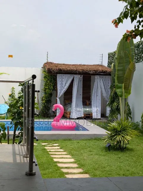 Meublé 5chbre Duplex dans Modeste, Grand-Bassam à Vendre