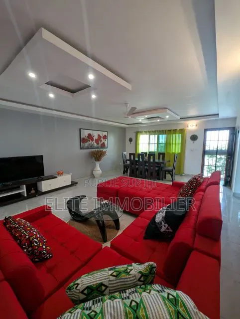 Meublé 5chbre Duplex dans Modeste, Grand-Bassam à Vendre