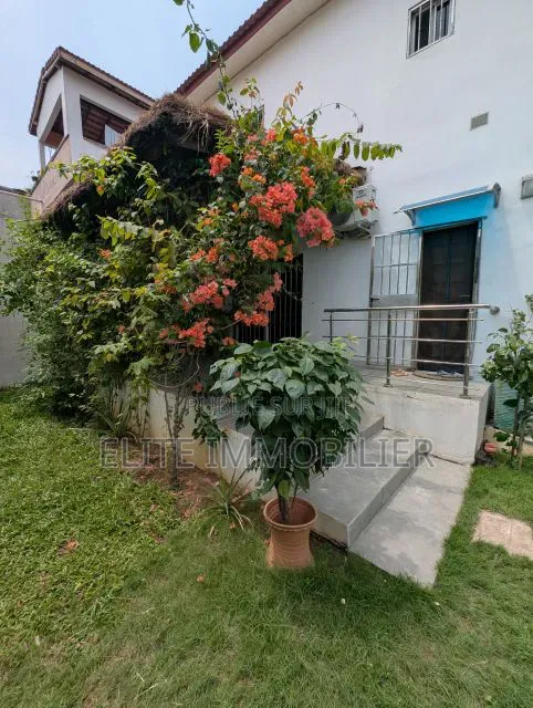 Meublé 5chbre Duplex dans Modeste, Grand-Bassam à Vendre