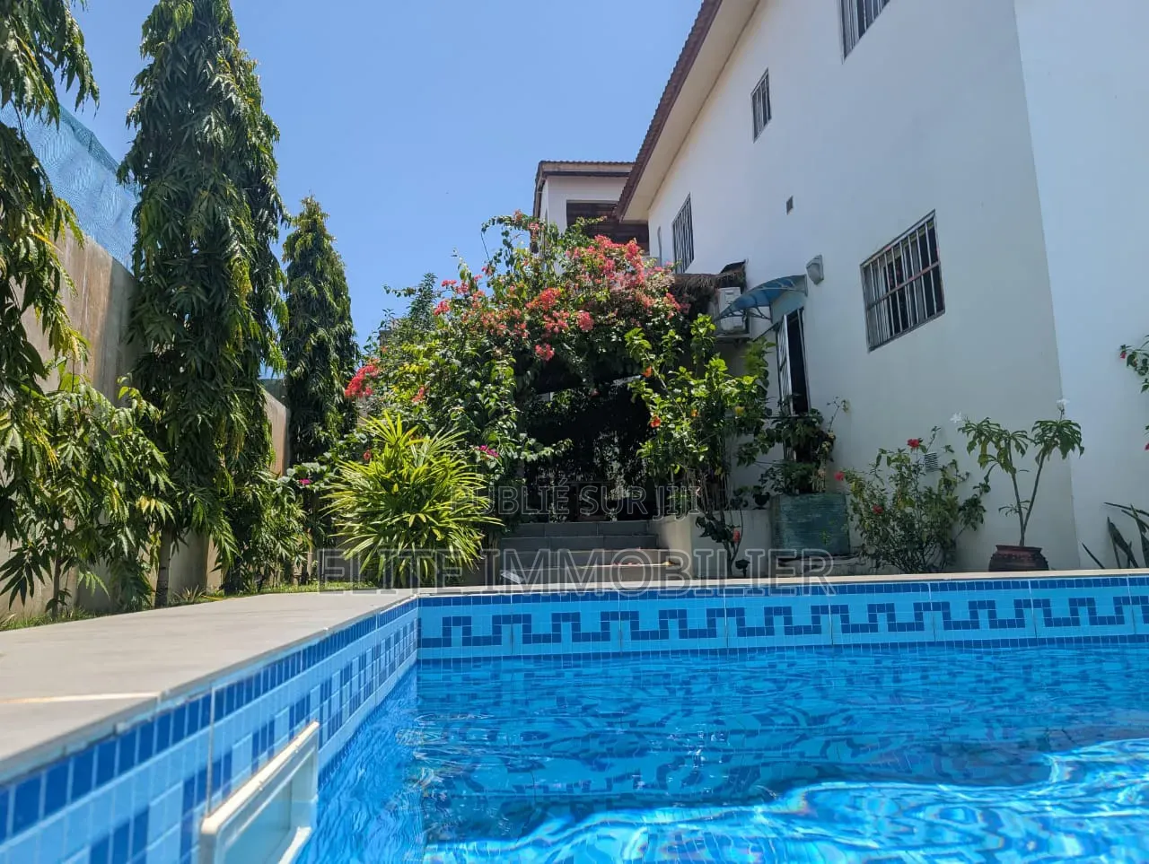 Meublé 5chbre Duplex dans Modeste, Grand-Bassam à Vendre