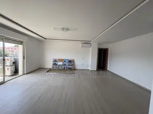 3chbre Appartement dans Massa Immobilier, Cocody à Louer