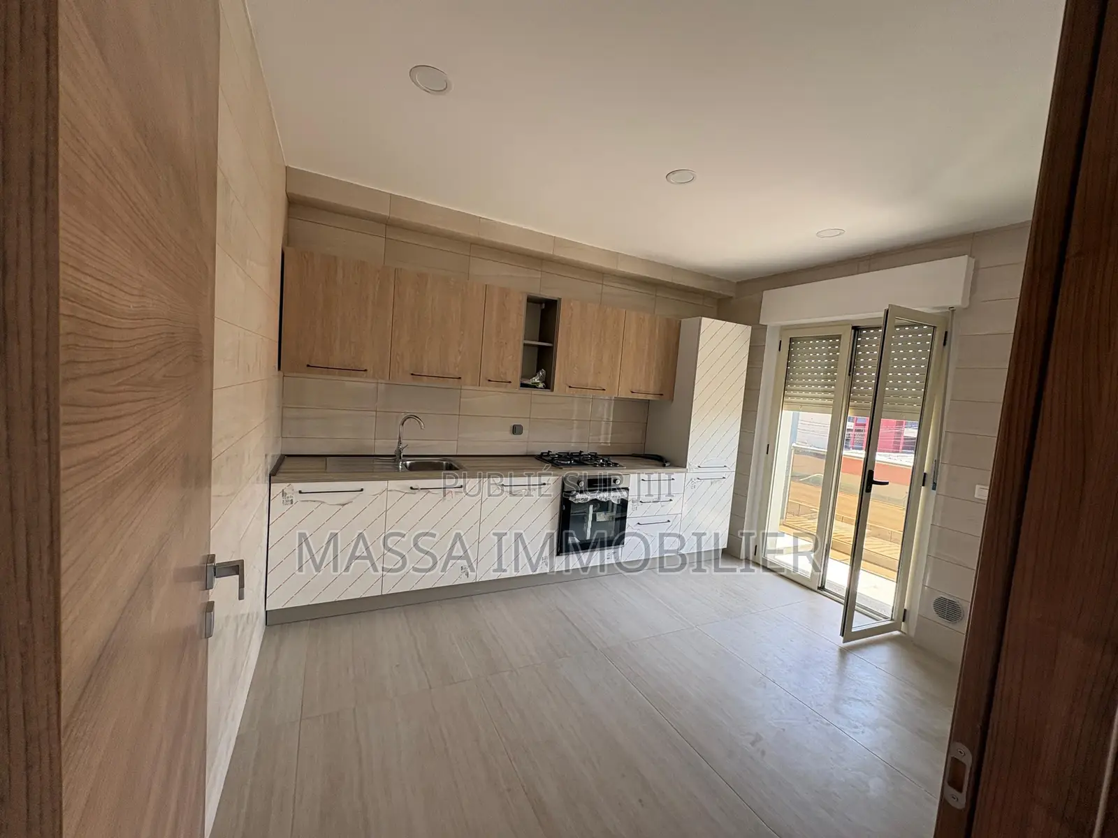 3chbre Appartement dans Massa Immobilier, Cocody à Louer
