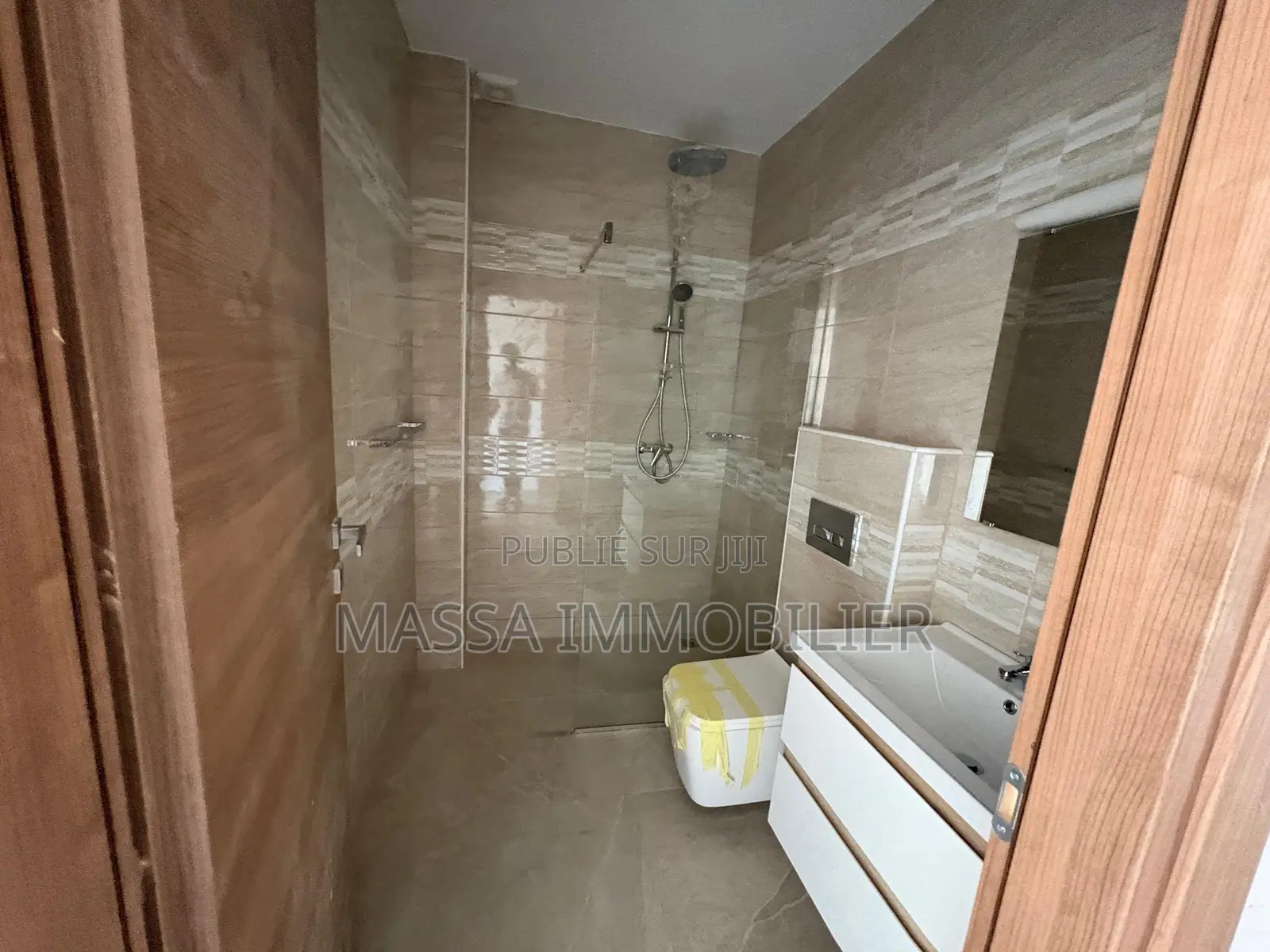 3chbre Appartement dans Massa Immobilier, Cocody à Louer