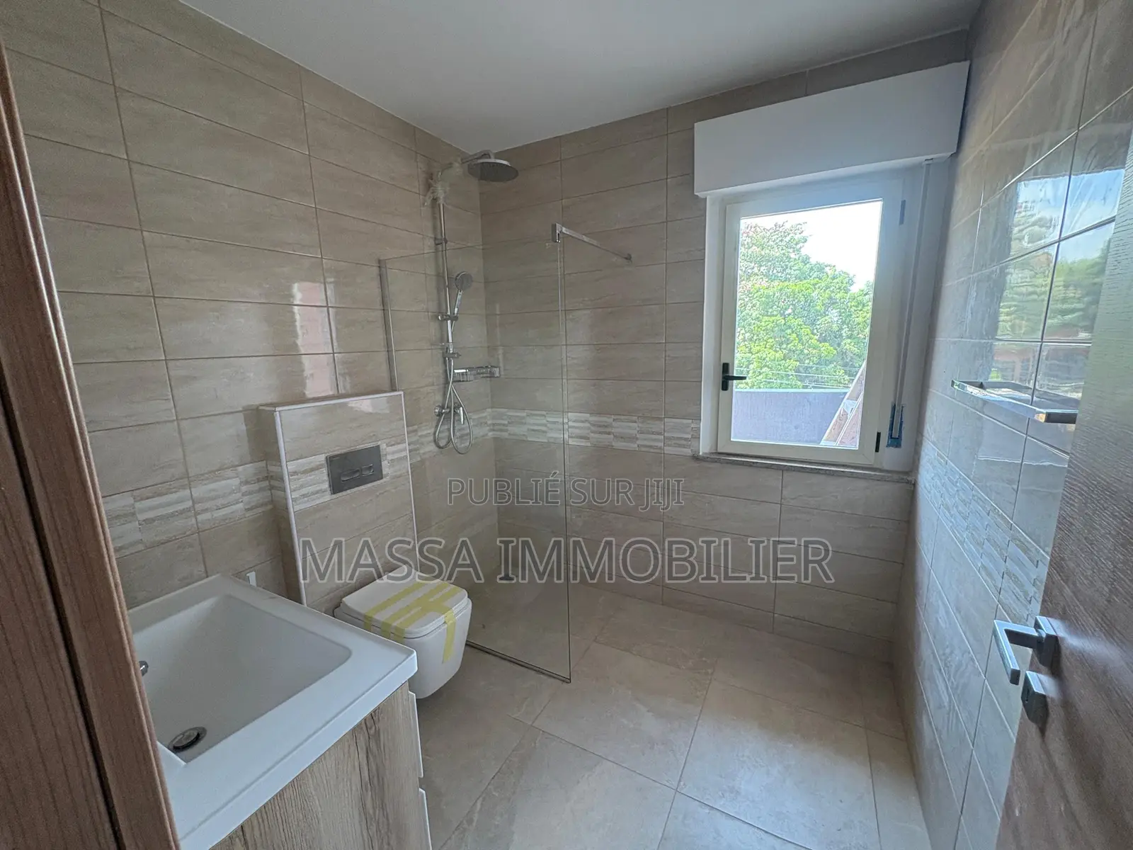 3chbre Appartement dans Massa Immobilier, Cocody à Louer