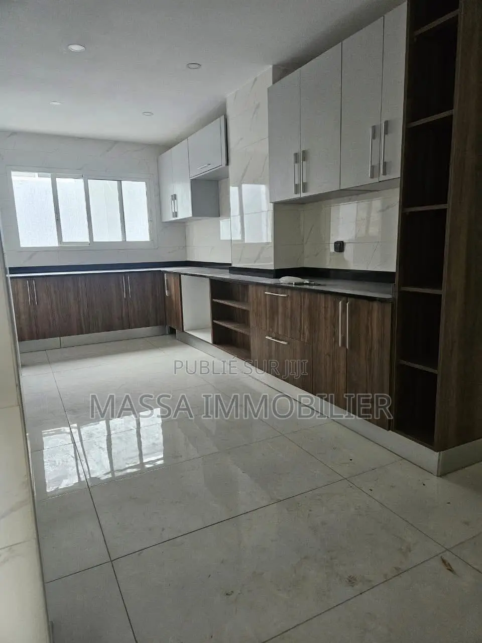3chbre Appartement dans Massa Immobilier, Cocody à Louer