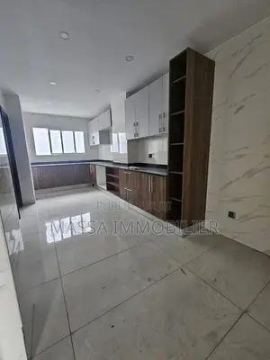 3chbre Appartement dans Massa Immobilier, Cocody à Louer