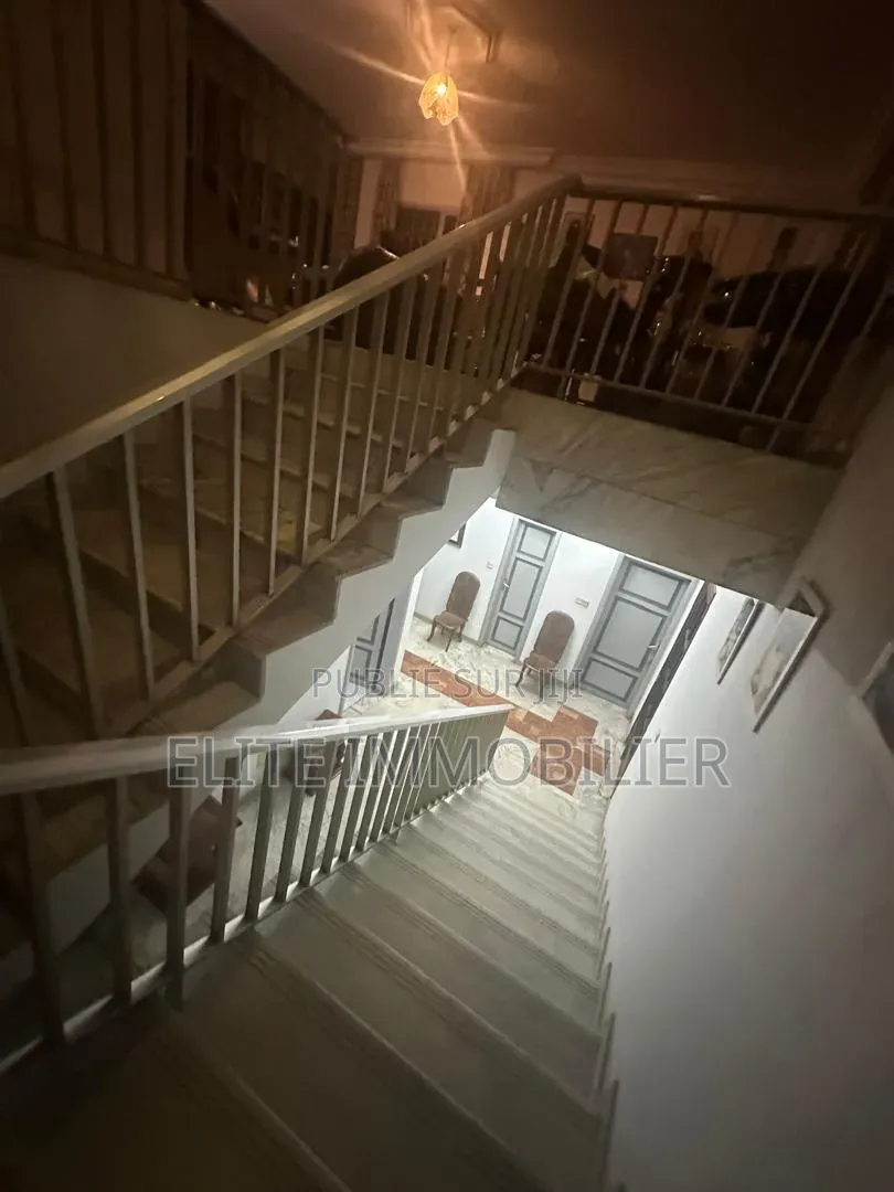 Meublé 14chbre Duplex dans Cocody Angre à Louer