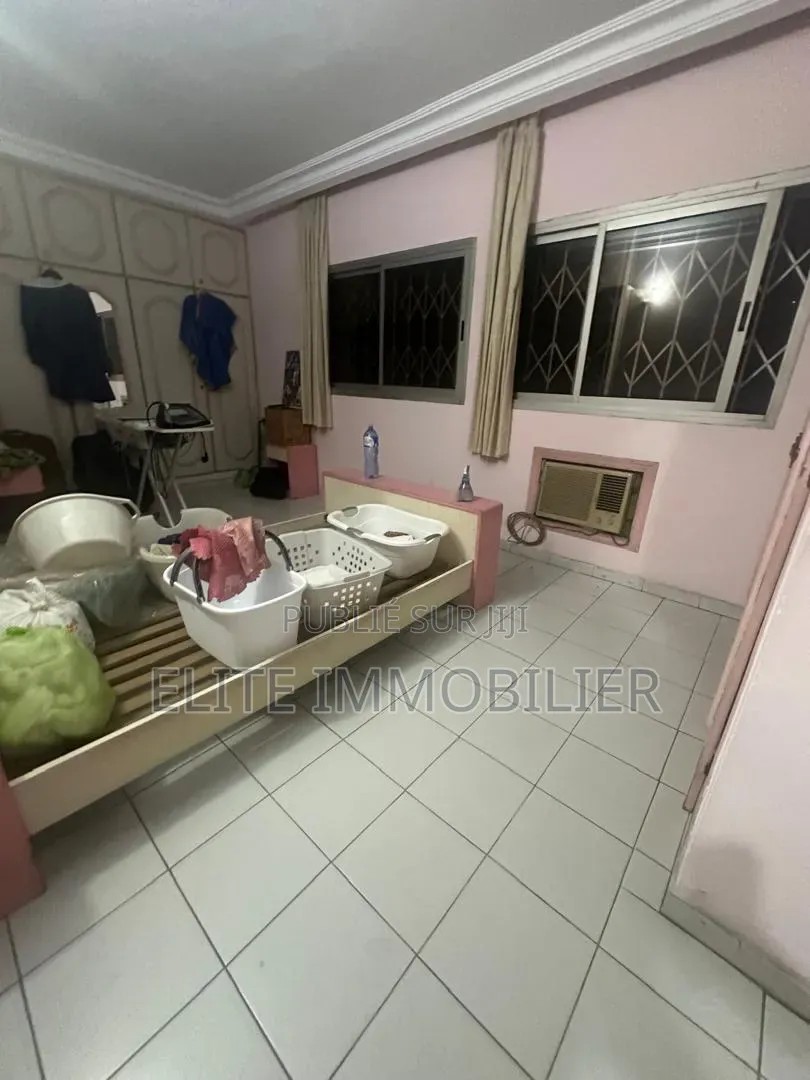 Meublé 14chbre Duplex dans Cocody Angre à Louer