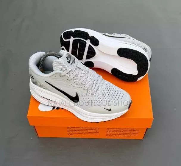 Nike Vomero 18,