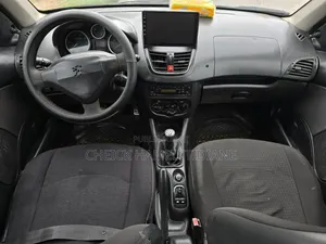 Peugeot 208 2012 Vert