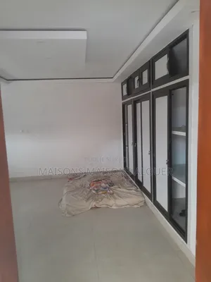 4chbre Villa dans Ibrahim, Cocody à Louer