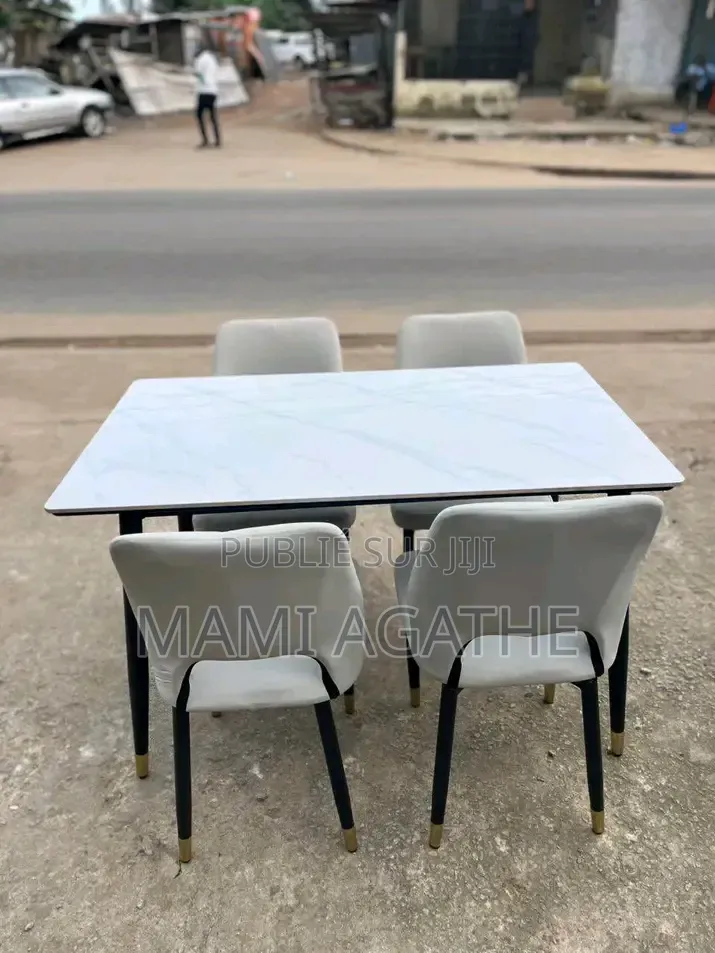 Table À Manger