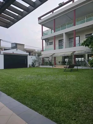 Meublé 9chbre Duplex dans Cocody à Vendre