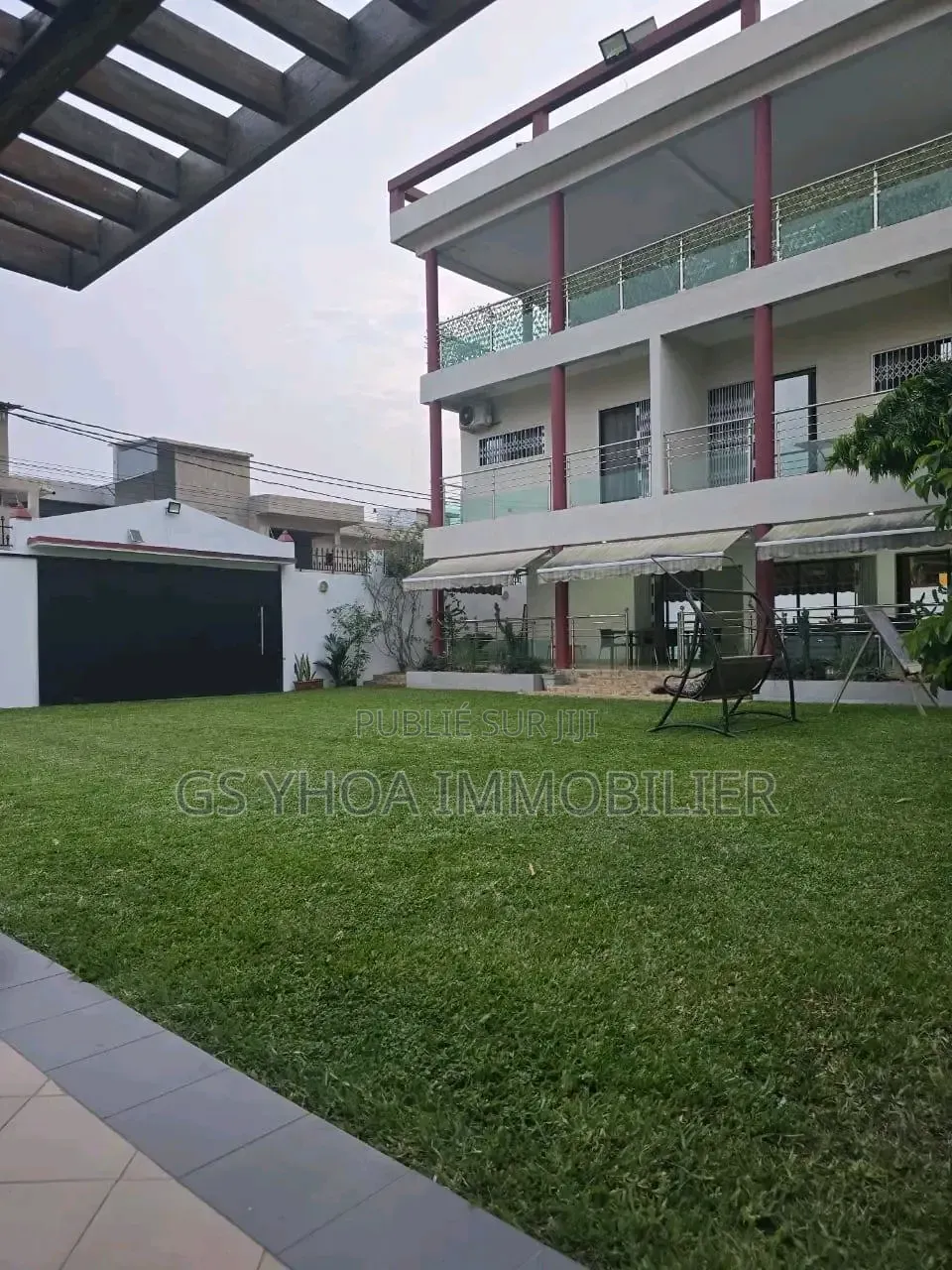 Meublé 9chbre Duplex dans Cocody à Vendre
