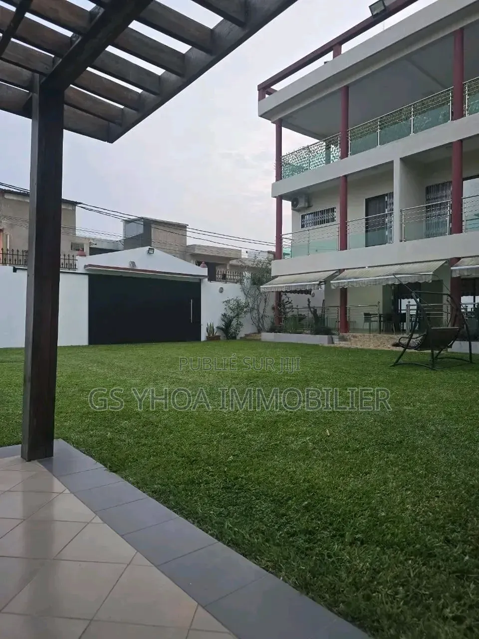 Meublé 9chbre Duplex dans Cocody à Vendre