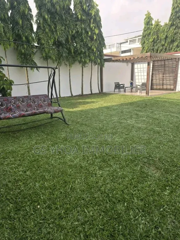 Meublé 9chbre Duplex dans Cocody à Vendre