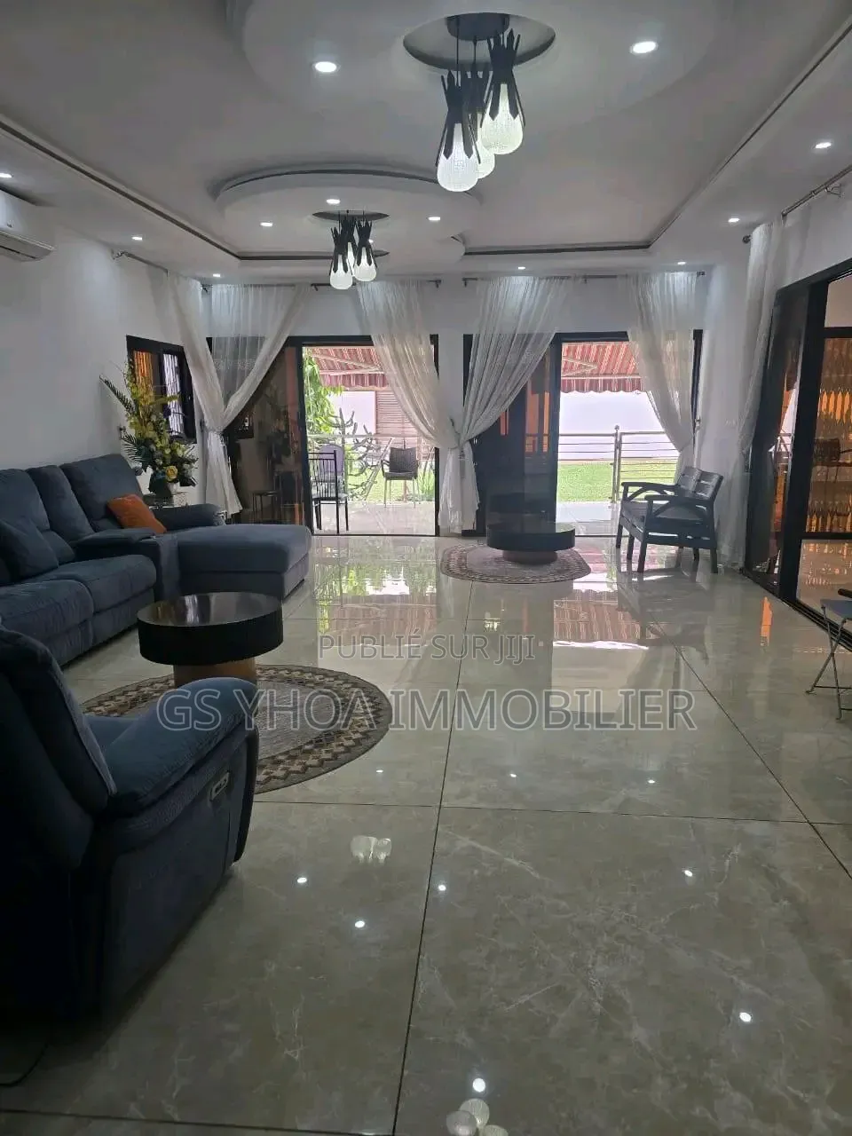 Meublé 9chbre Duplex dans Cocody à Vendre