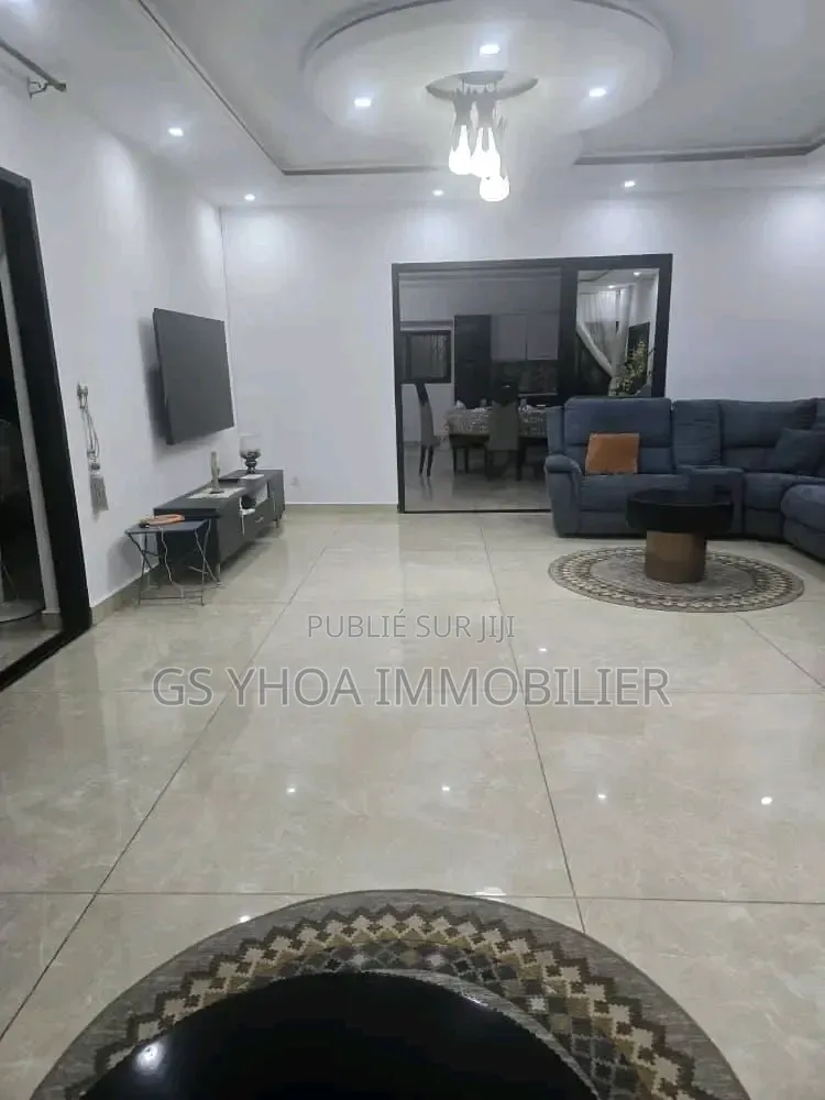 Meublé 9chbre Duplex dans Cocody à Vendre