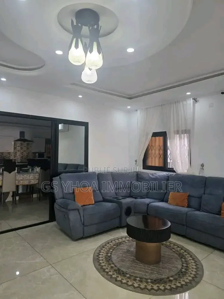 Meublé 9chbre Duplex dans Cocody à Vendre