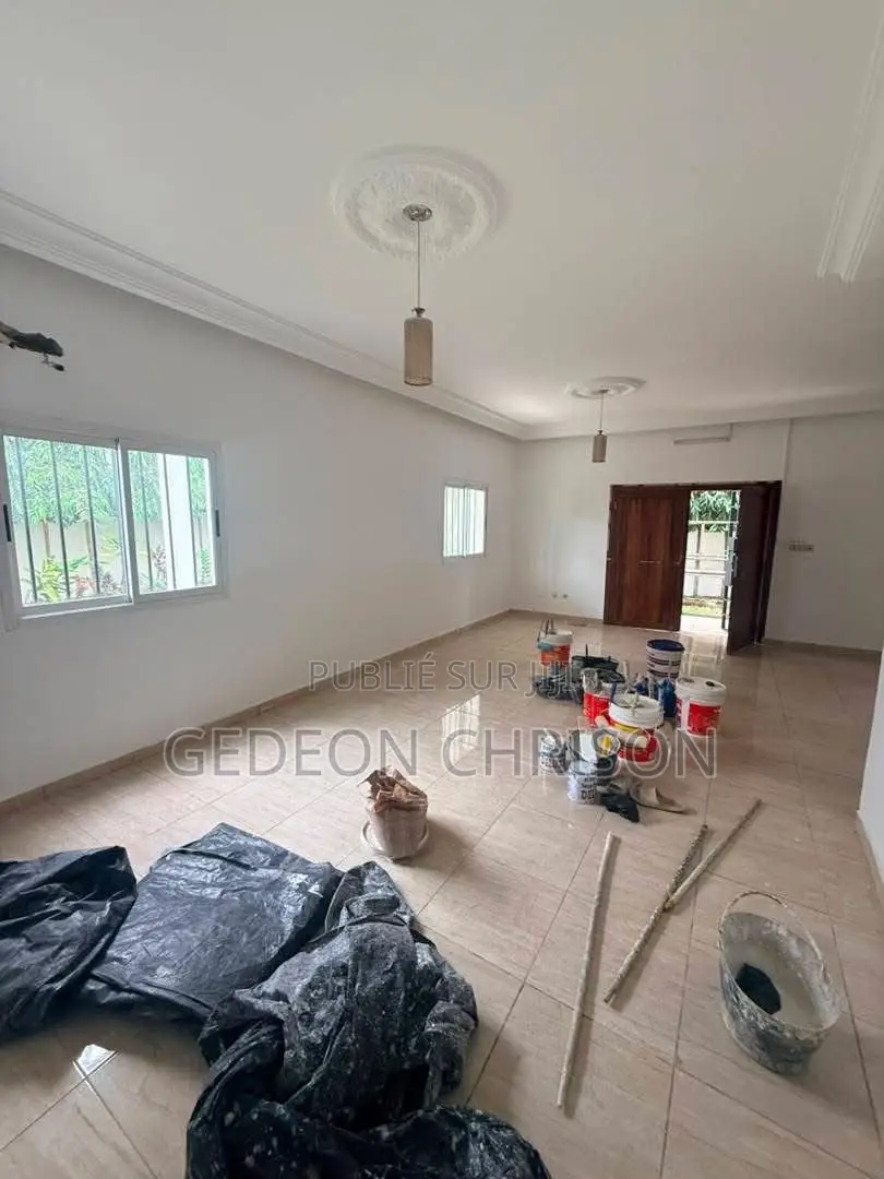 4chbre Villa dans Cocody à Louer