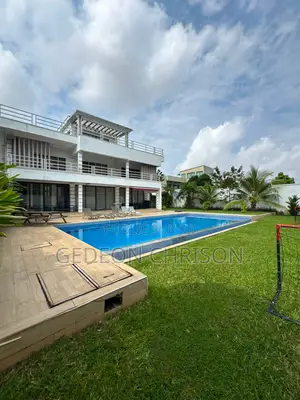 6chbre Villa dans Cocody à Louer
