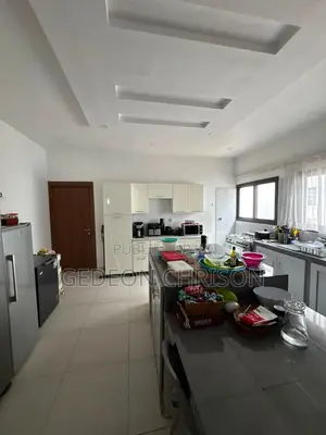 6chbre Villa dans Cocody à Louer