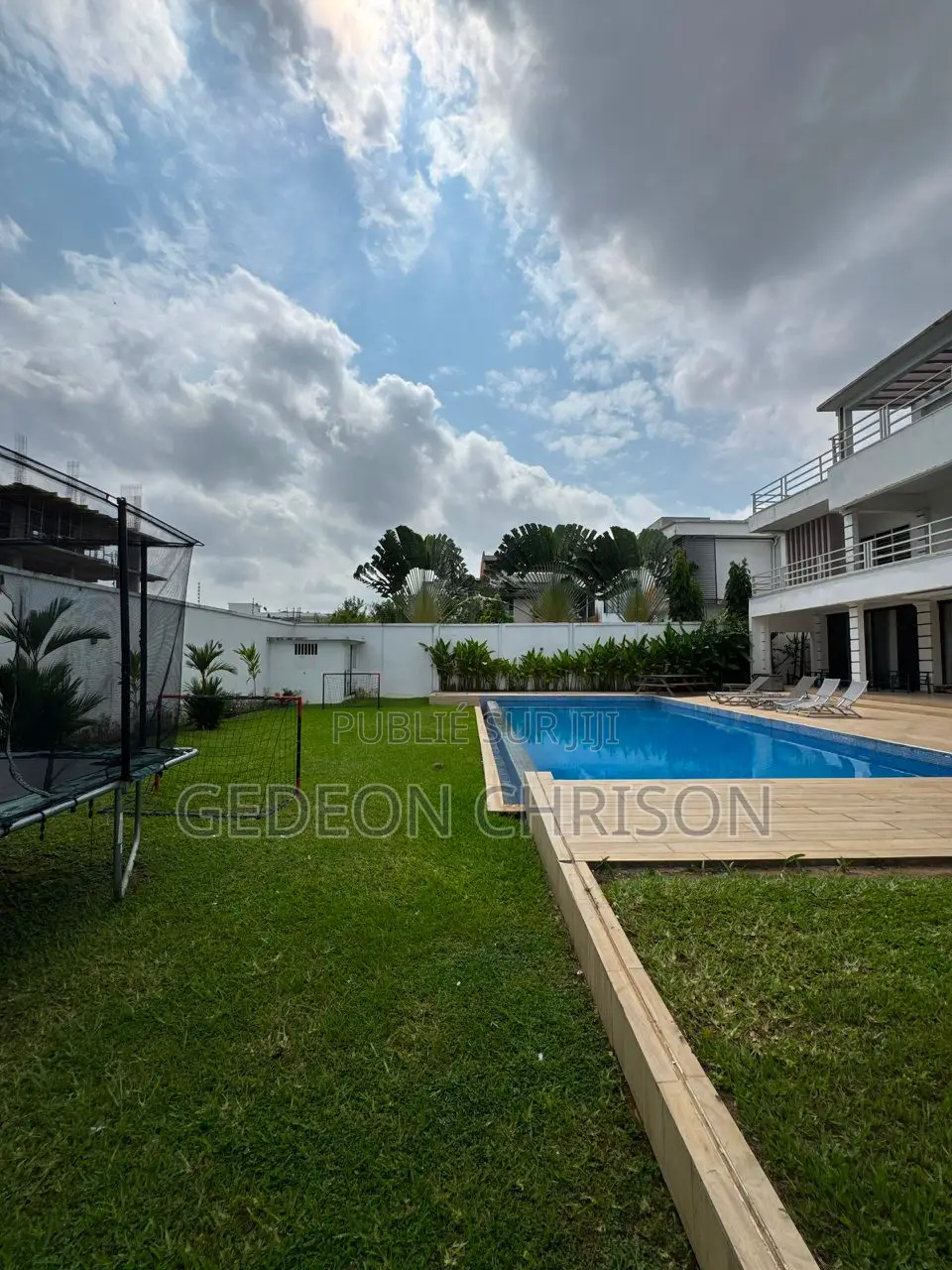 6chbre Villa dans Cocody à Louer