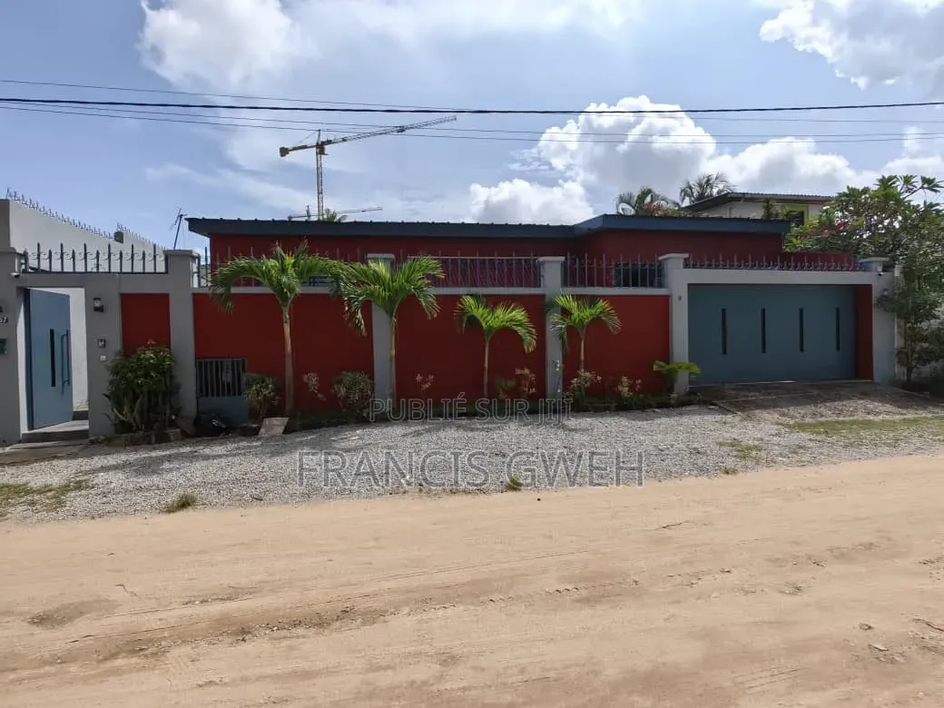 5chbre Villa dans Francis Gweh, Cocody à Vendre