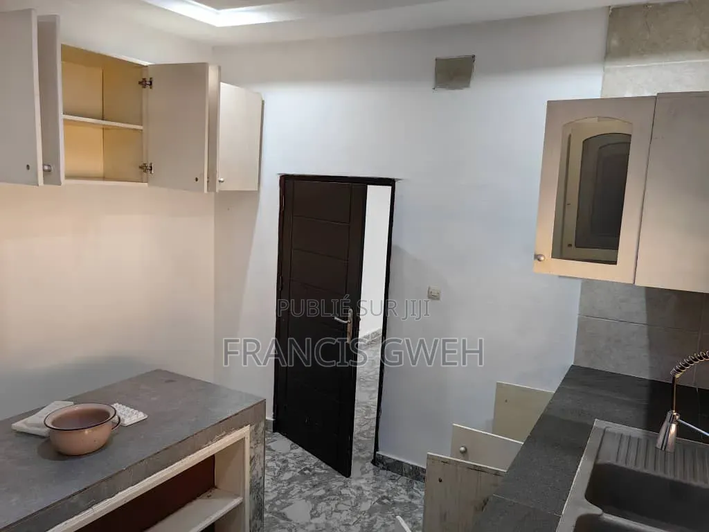 5chbre Villa dans Francis Gweh, Cocody à Vendre