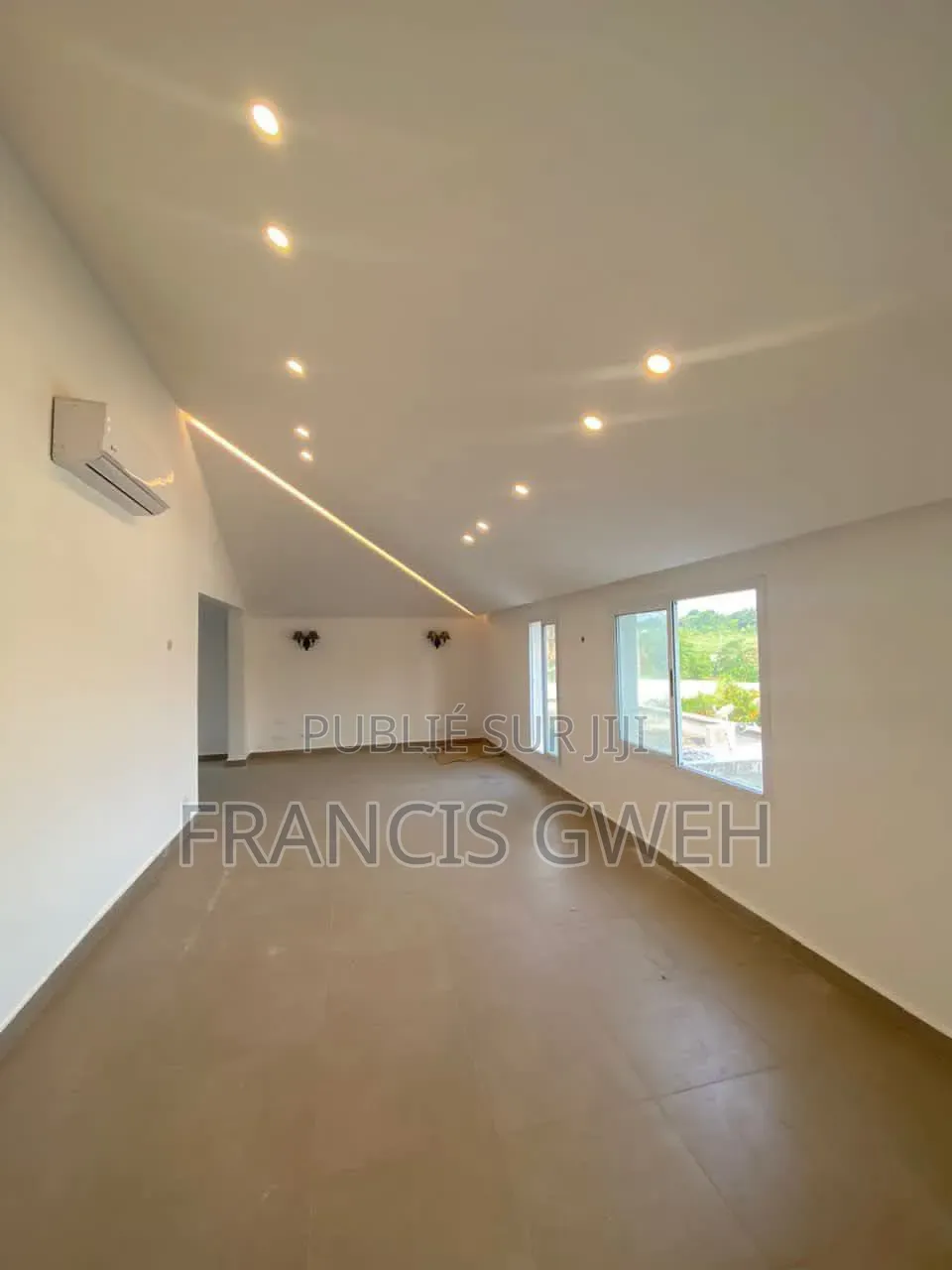 6chbre Duplex dans Francis Gweh, Cocody à Louer