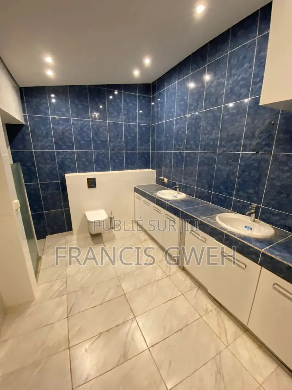 6chbre Duplex dans Francis Gweh, Cocody à Louer