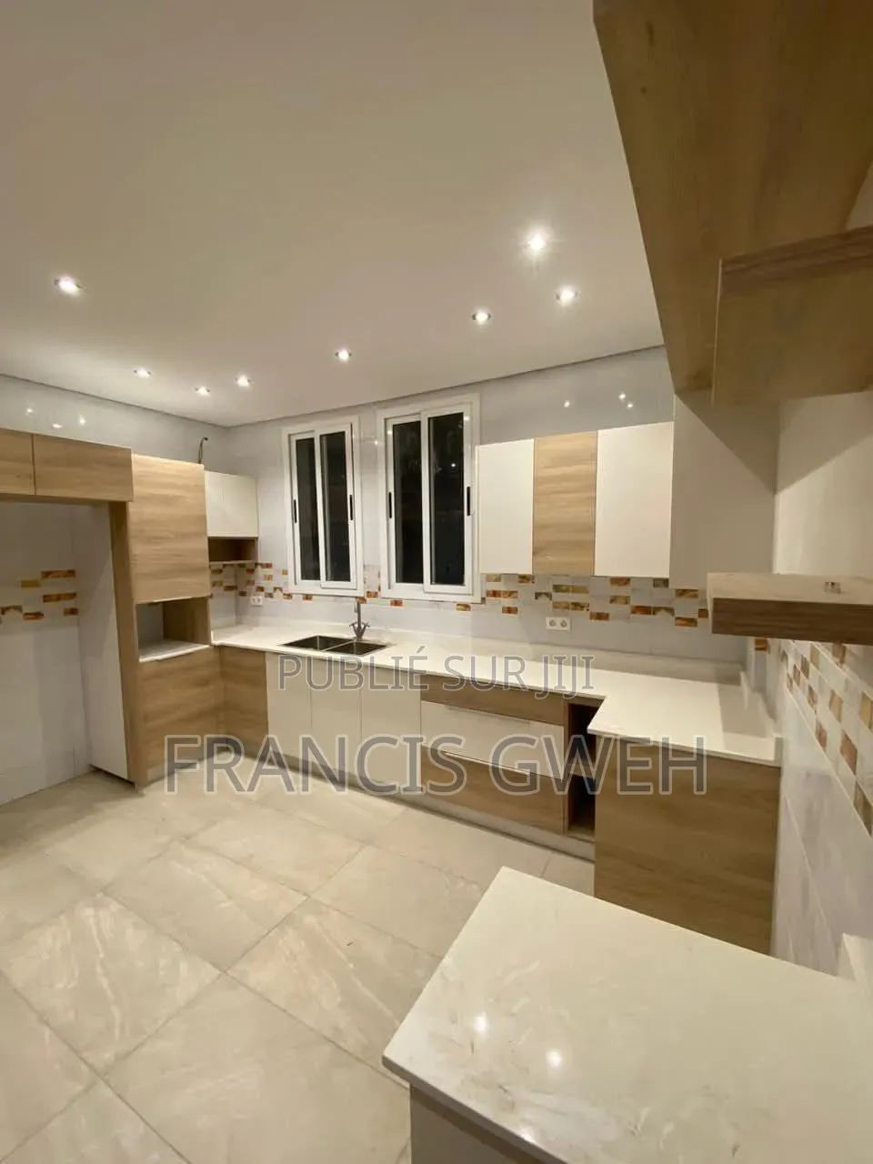 6chbre Duplex dans Francis Gweh, Cocody à Louer