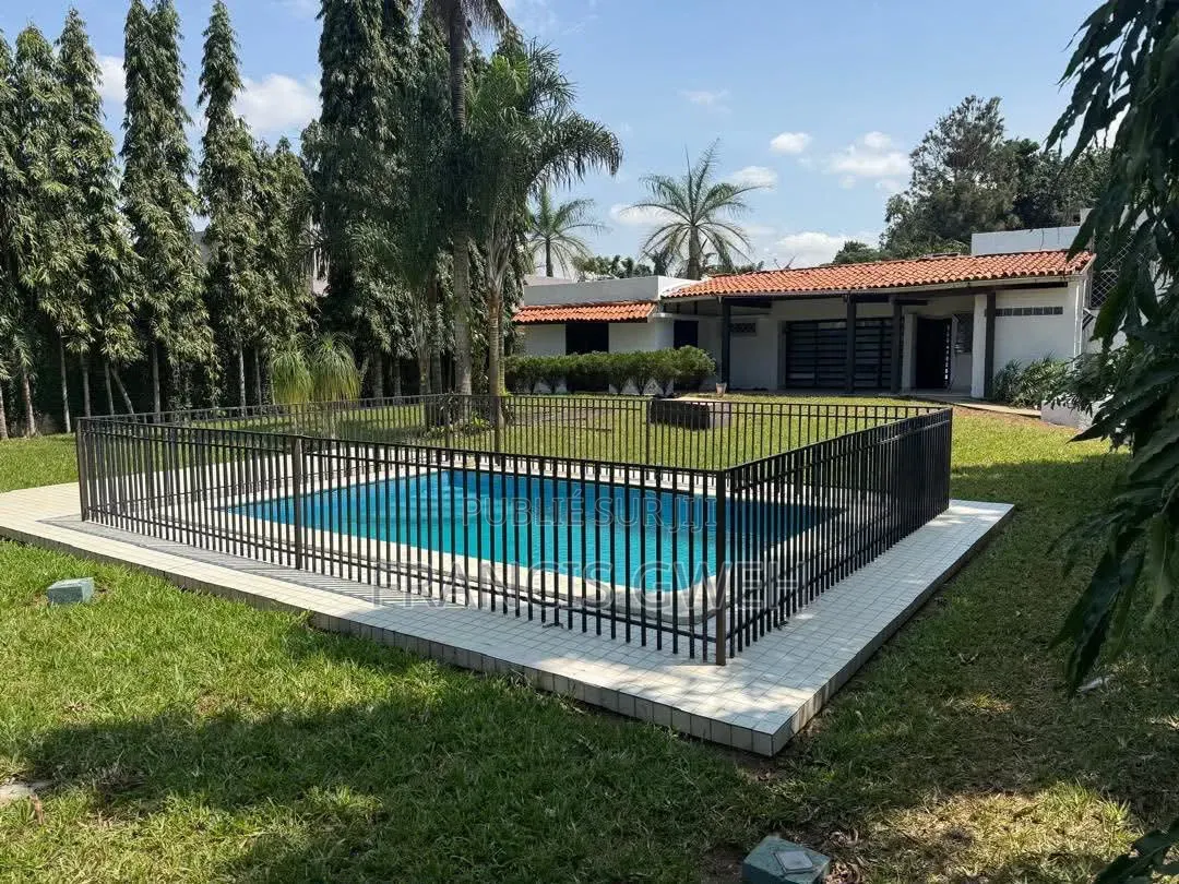 5chbre Duplex dans Francis Gweh, Cocody à Louer