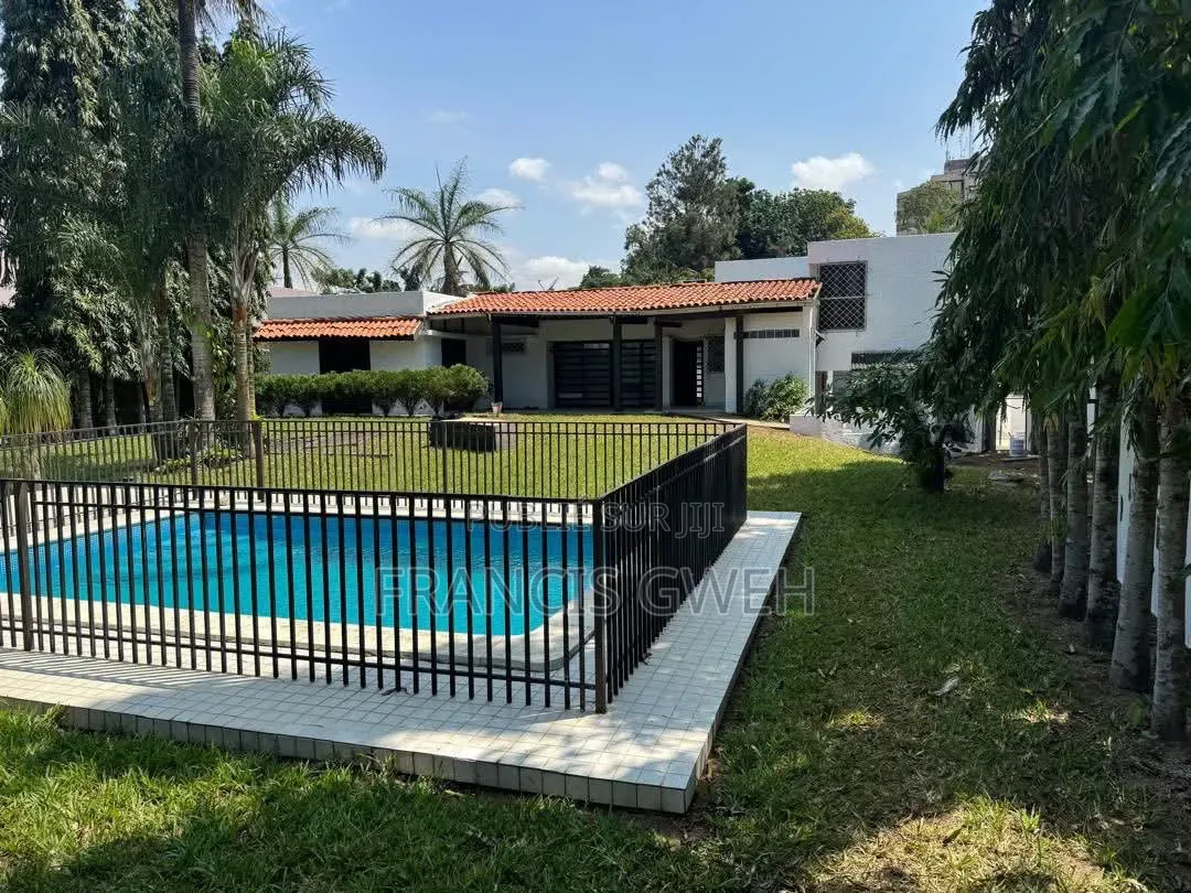 5chbre Duplex dans Francis Gweh, Cocody à Louer