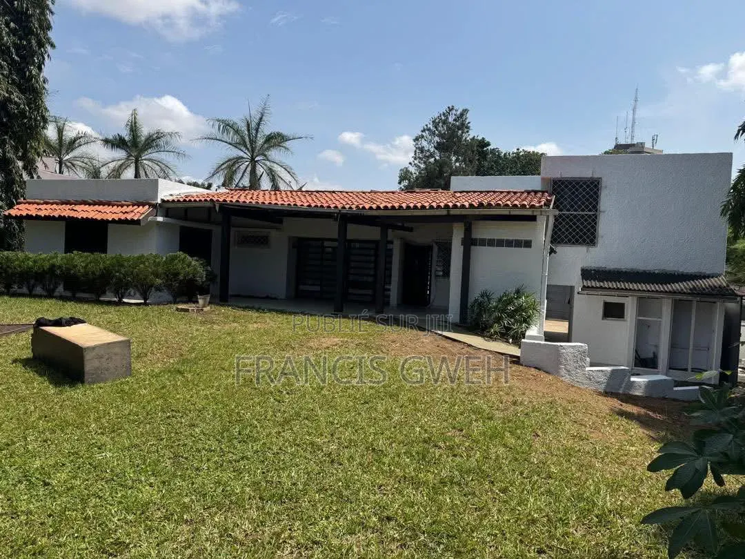 5chbre Duplex dans Francis Gweh, Cocody à Louer