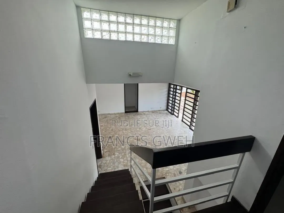5chbre Duplex dans Francis Gweh, Cocody à Louer