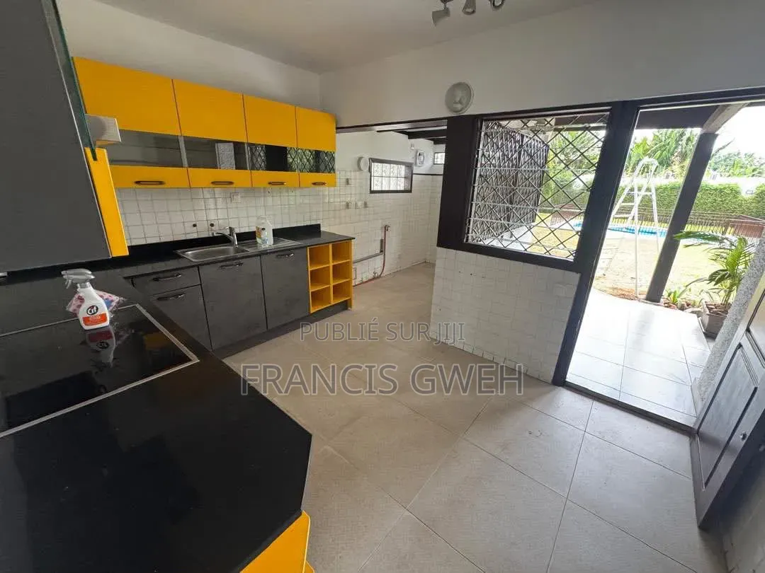5chbre Duplex dans Francis Gweh, Cocody à Louer