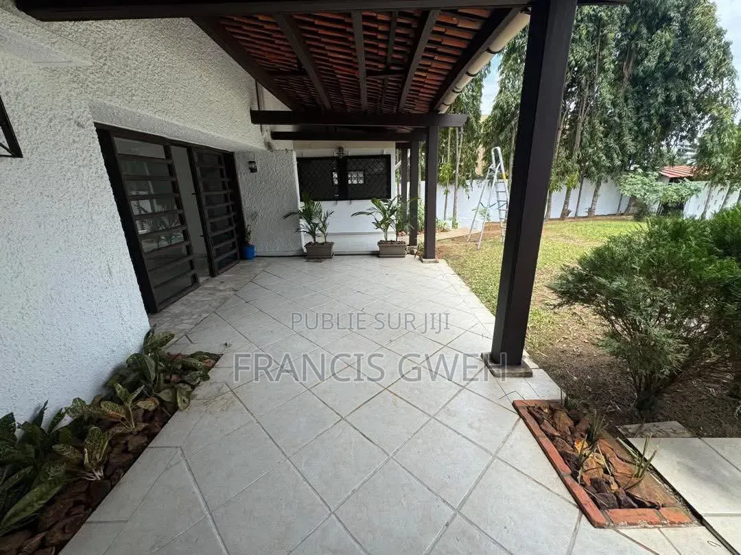 5chbre Duplex dans Francis Gweh, Cocody à Louer