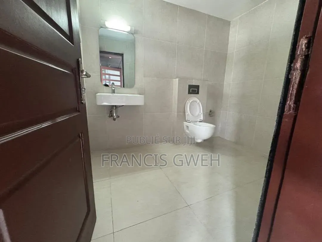 5chbre Duplex dans Francis Gweh, Cocody à Louer