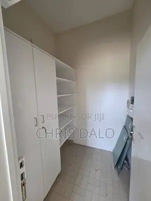 5chbre Villa dans Dalo Davy, Cocody à Louer